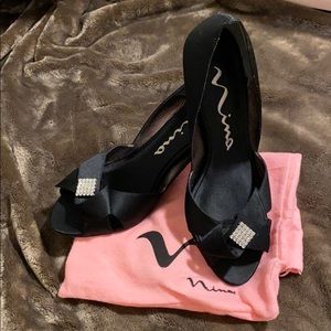 Nina peep toe black heels sz 9.5